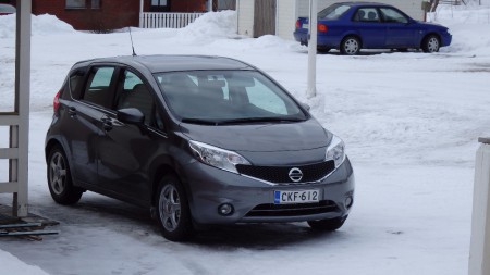 Naapurin ihka uusi Nissan.